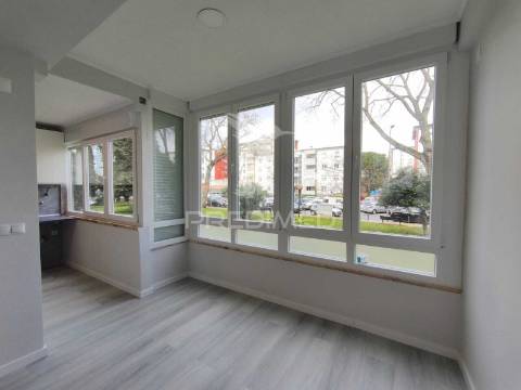 Apartamento t2 em oeiras / remodelado