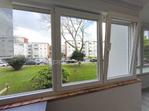 Apartamento t2 em oeiras / remodelado