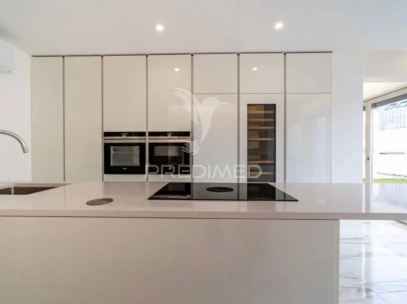 Vende-se moradia t3 nova 4 frentes leça palmeira