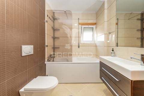 Apartamento t2 semi-novo . fidalguinhos- barreiro