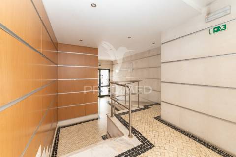 Apartamento t2 semi-novo . fidalguinhos- barreiro