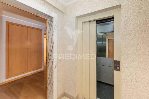 Apartamento t2 semi-novo . fidalguinhos- barreiro