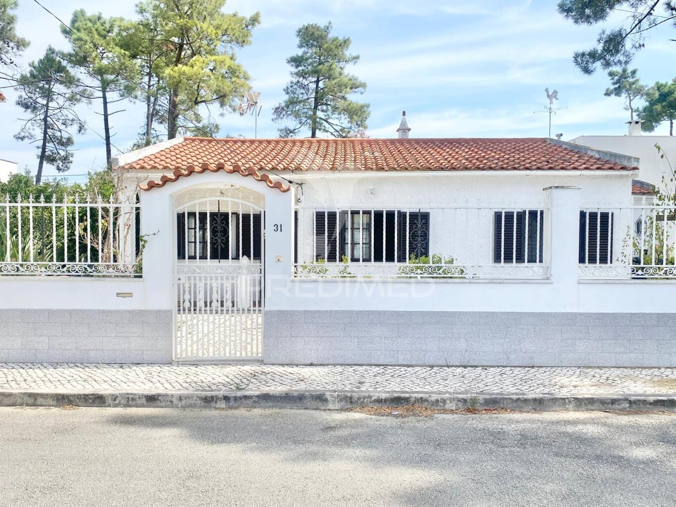 Moradia  - aroeira