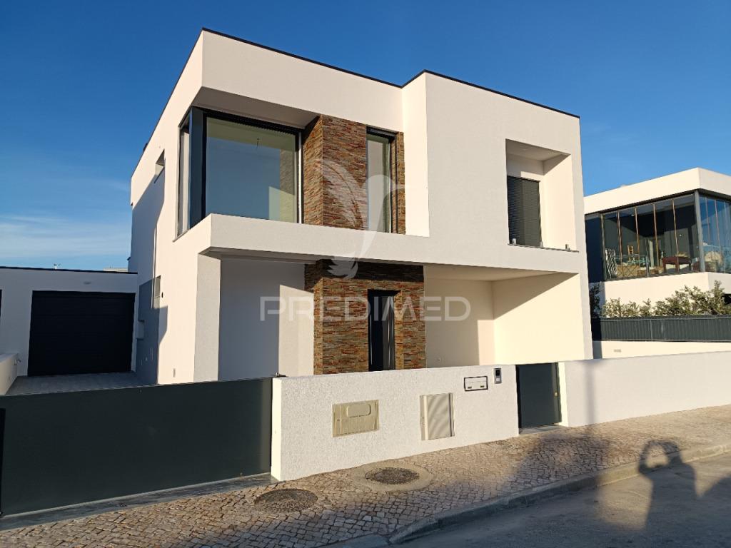 Moradia isolada t3, c/piscina e garagem, em azeitão