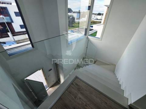Moradia isolada t3, c/piscina e garagem, em azeitão