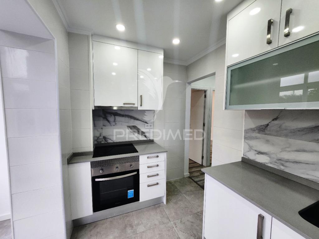 Apartamento t1, renovado , ao jardim constantino - lisboa