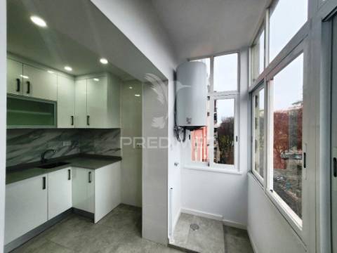 Apartamento t1, renovado , ao jardim constantino - lisboa