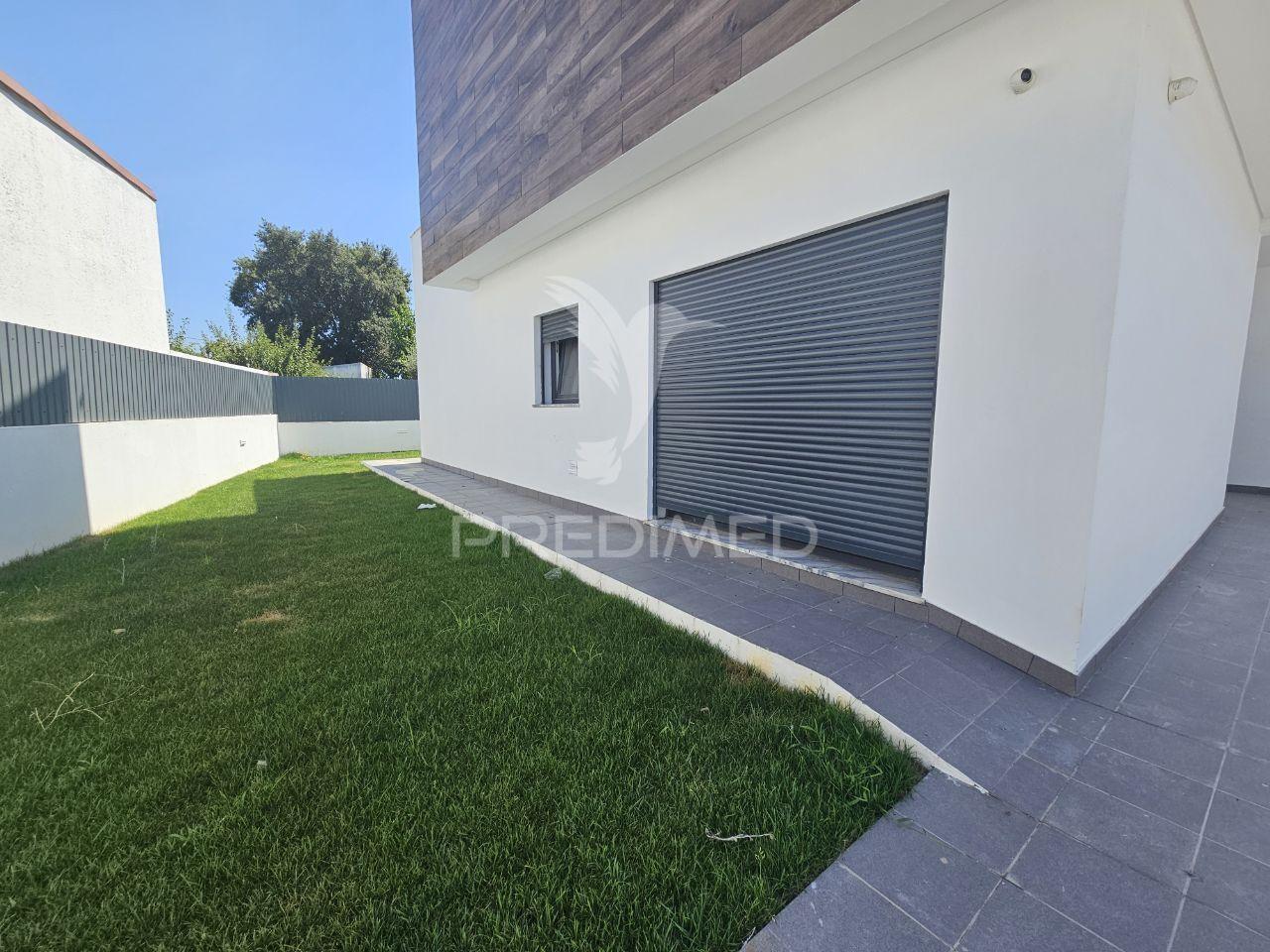 Moradia isolada t5, c/piscina e garagem, brejoeira - azeitão