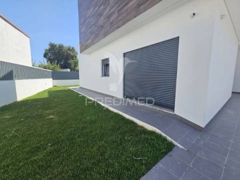 Moradia isolada t5, c/piscina e garagem, brejoeira - azeitão