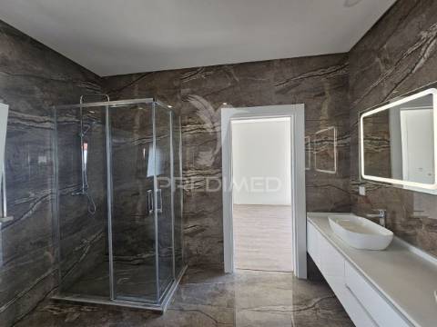 Moradia isolada t5, c/piscina e garagem, brejoeira - azeitão
