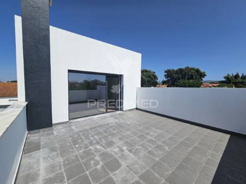 Moradia isolada t5, c/piscina e garagem, brejoeira - azeitão