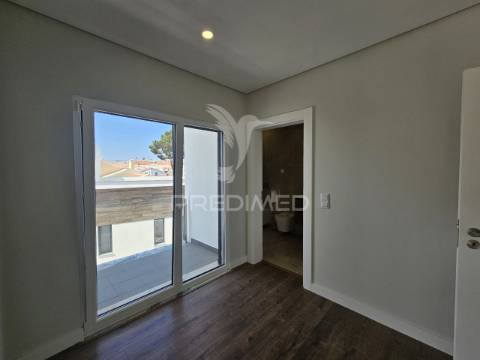 Moradia isolada t5, c/piscina e garagem, brejoeira - azeitão