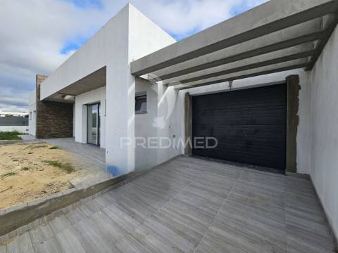 Moradia isolada t4, c/piscina e box, em oleiros - azeitão