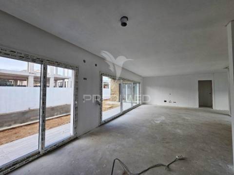 Moradia isolada t4, c/piscina e box, em oleiros - azeitão