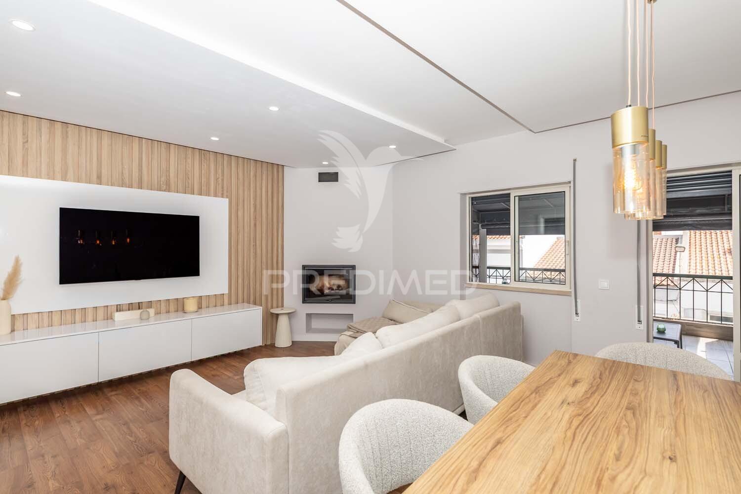 Apartamento t3 remodelado com dois terraços no centro do montijo