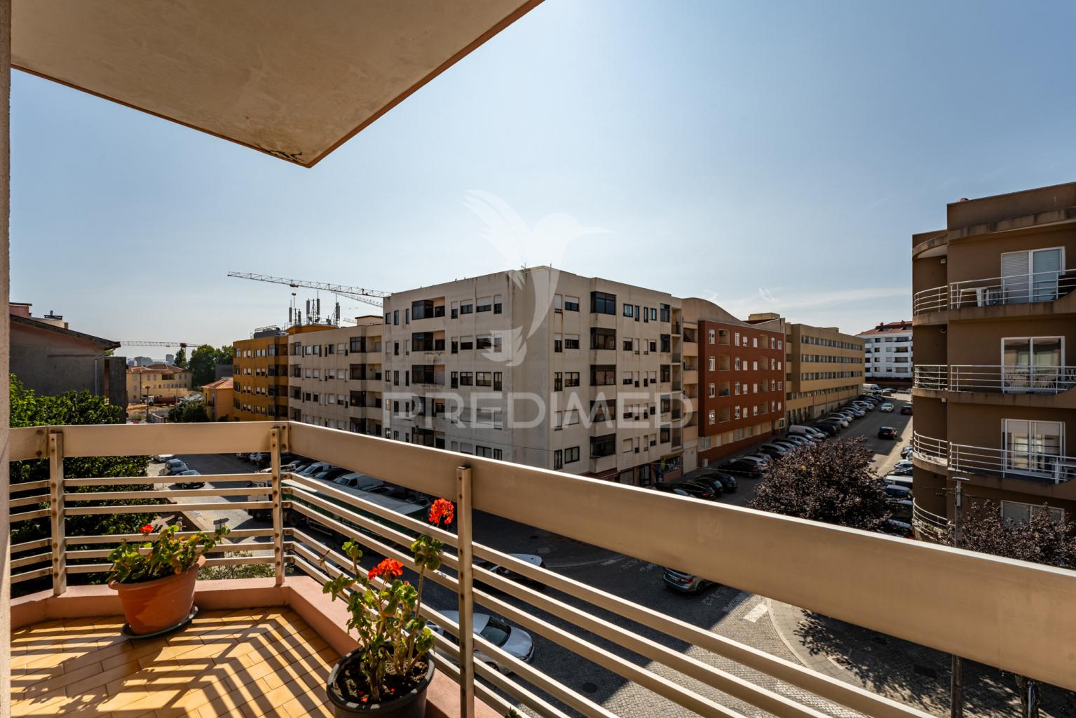 Apartamento t3 – candal (junto à estação de metro “rotunda”) – vn gaia