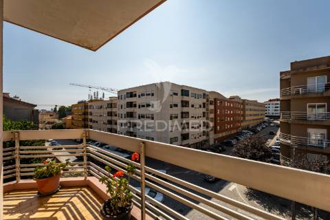Apartamento t3 – candal (junto à estação de metro “rotunda”) – vn gaia