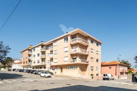 Apartamento t3 – candal (junto à estação de metro “rotunda”) – vn gaia