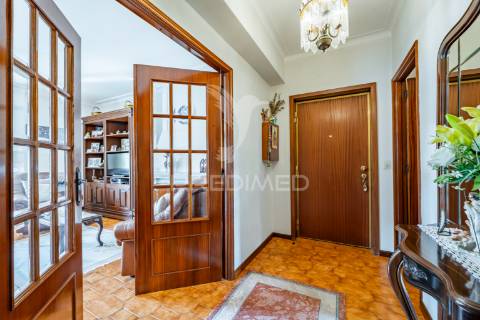 Apartamento t3 – candal (junto à estação de metro “rotunda”) – vn gaia
