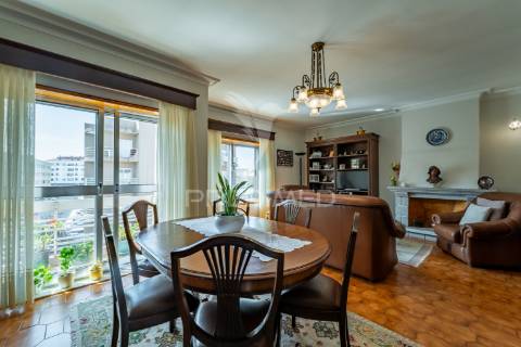 Apartamento t3 – candal (junto à estação de metro “rotunda”) – vn gaia