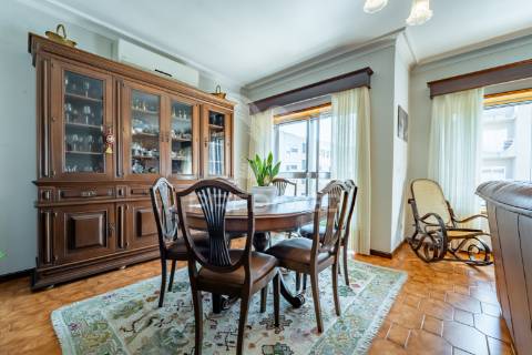Apartamento t3 – candal (junto à estação de metro “rotunda”) – vn gaia