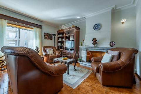 Apartamento t3 – candal (junto à estação de metro “rotunda”) – vn gaia