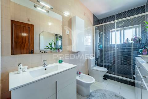 Apartamento t3 – candal (junto à estação de metro “rotunda”) – vn gaia