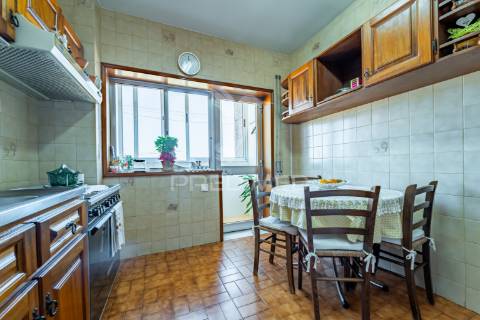 Apartamento t3 – candal (junto à estação de metro “rotunda”) – vn gaia