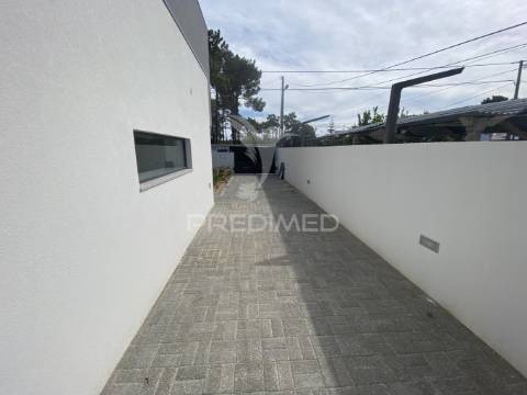 Moradia isolada na aroeira