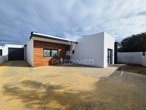 Moradia isolada t3 c/piscina e garagem, em azeitão