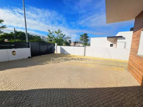 Moradia isolada t3 c/piscina e garagem, em azeitão
