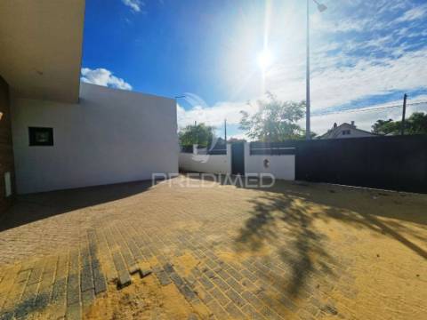 Moradia isolada t3 c/piscina e garagem, em azeitão