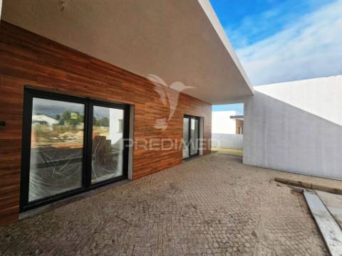 Moradia isolada t3 c/piscina e garagem, em azeitão