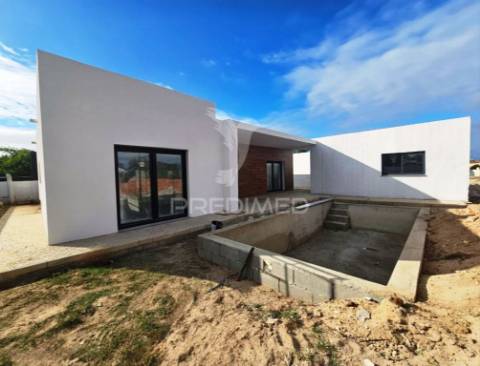 Moradia isolada t3 c/piscina e garagem, em azeitão