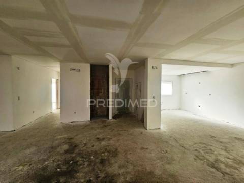 Moradia isolada t3 c/piscina e garagem, em azeitão