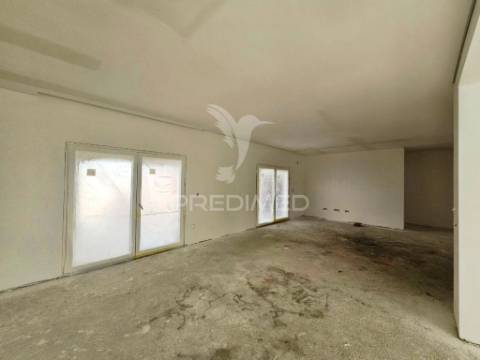 Moradia isolada t3 c/piscina e garagem, em azeitão