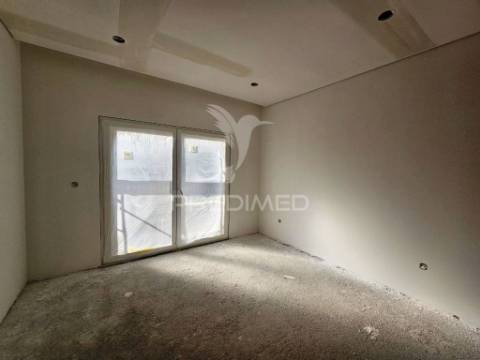 Moradia isolada t3 c/piscina e garagem, em azeitão