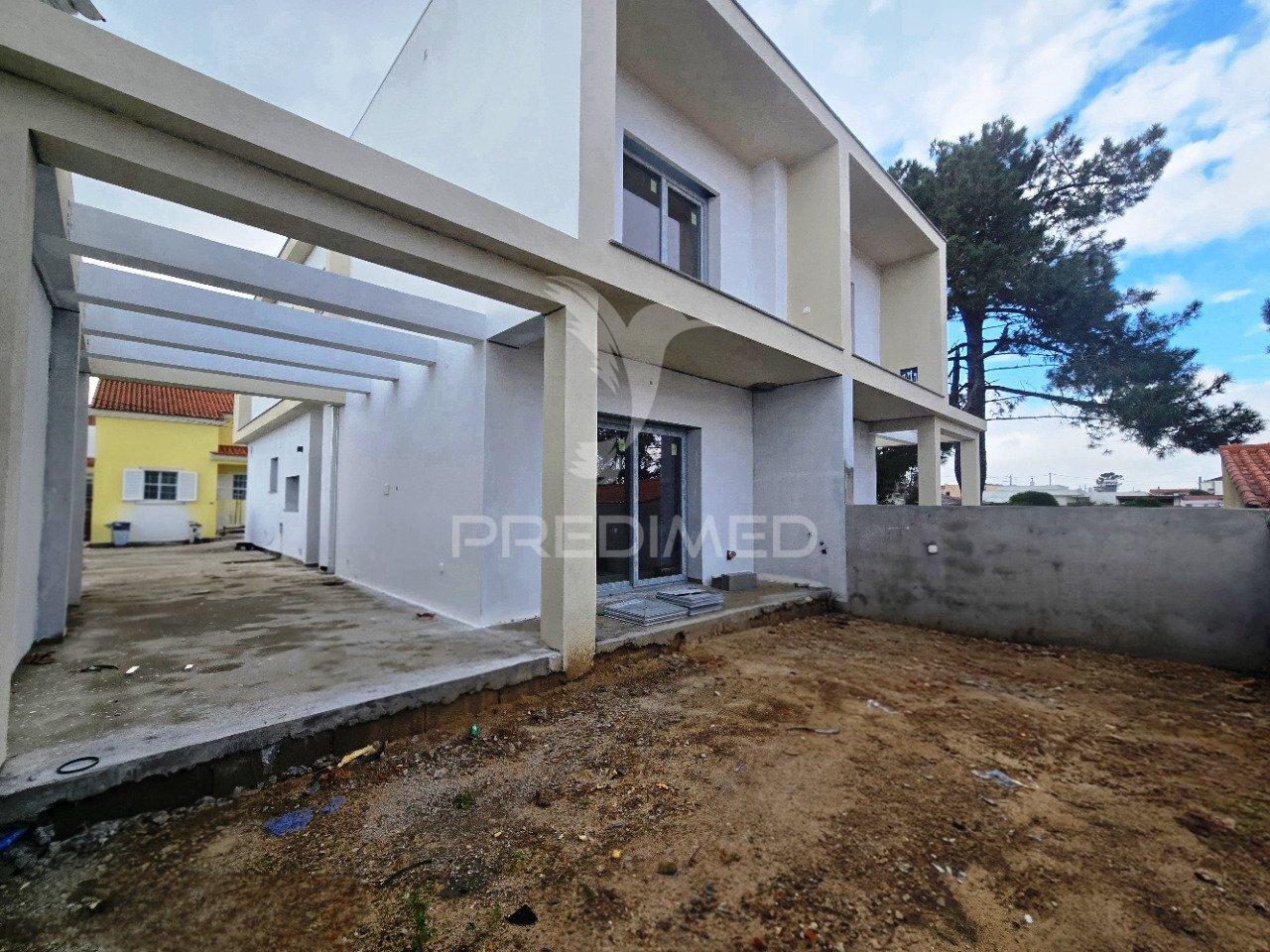 Moradia geminada t3 c/pérgula, p.general - fernão ferro