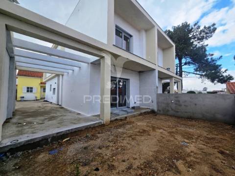 Moradia geminada t3 c/pérgula, p.general - fernão ferro