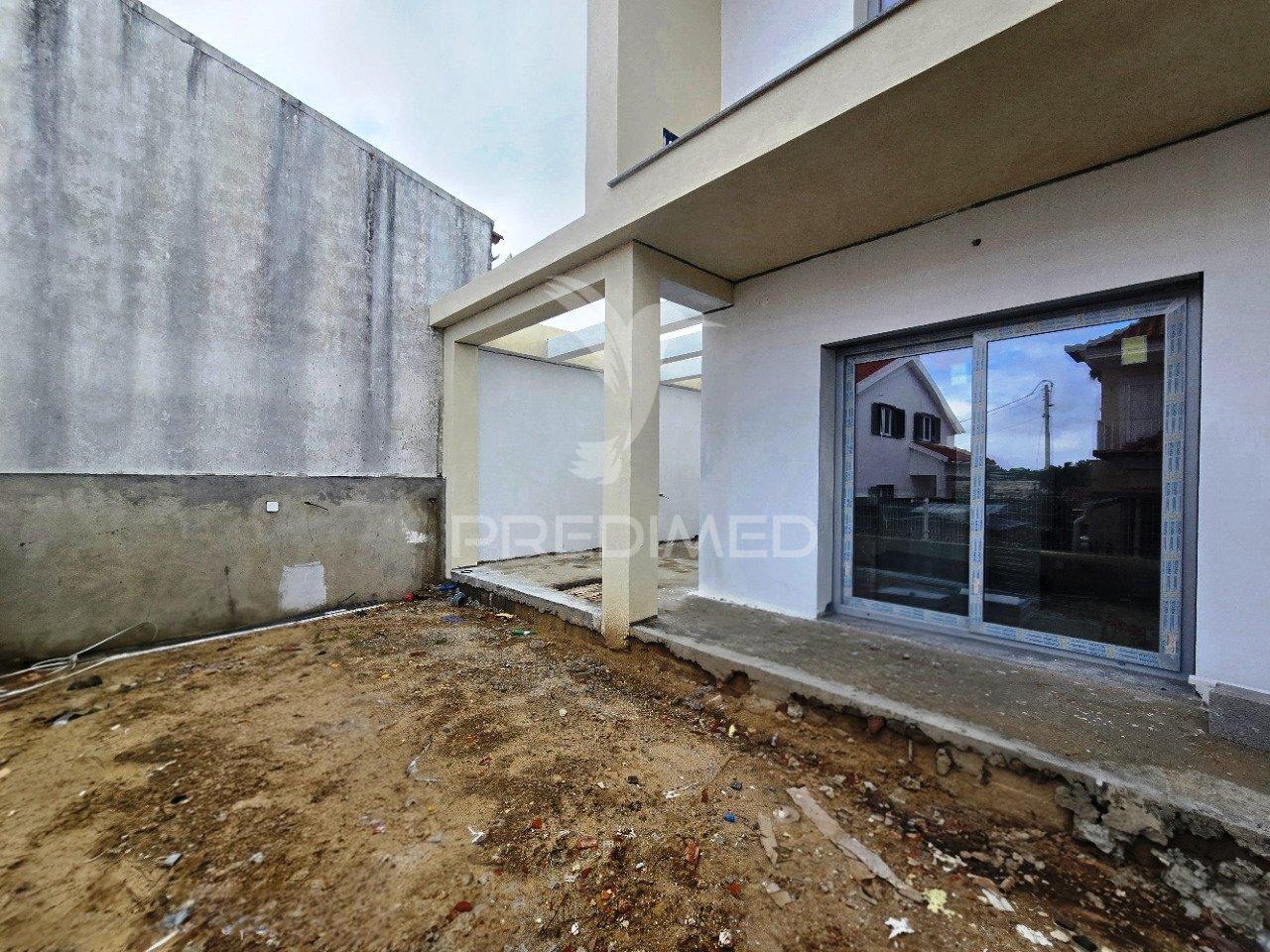 Moradia geminada t3 c/pérgula, p.general - fernão ferro
