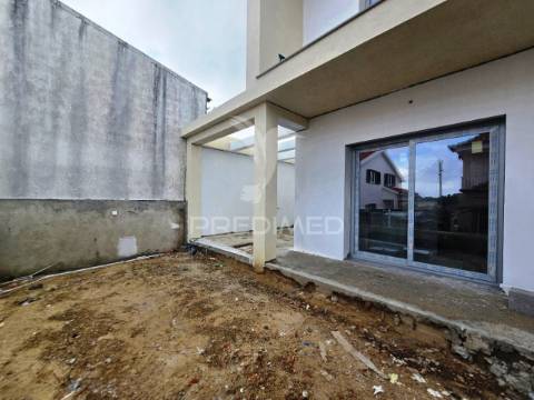 Moradia geminada t3 c/pérgula, p.general - fernão ferro
