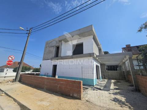 Moradia geminada t3, c/pérgula, p. general - fernão ferro