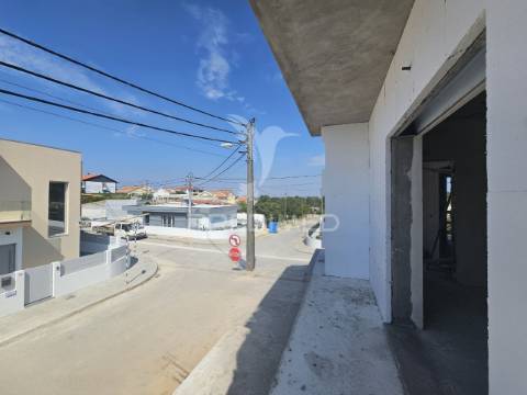 Moradia geminada t3, c/pérgula, p. general - fernão ferro