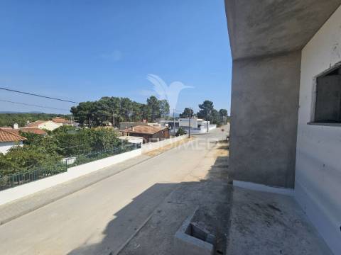 Moradia geminada t3, c/pérgula, p. general - fernão ferro