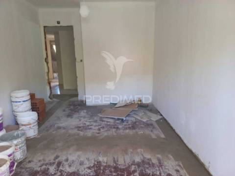 Apartamento t2 em castanheira do ribatejo - obras de renovação em curso