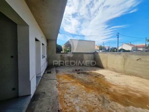 Moradia geminada t3, c/pérgula, na quinta do conde