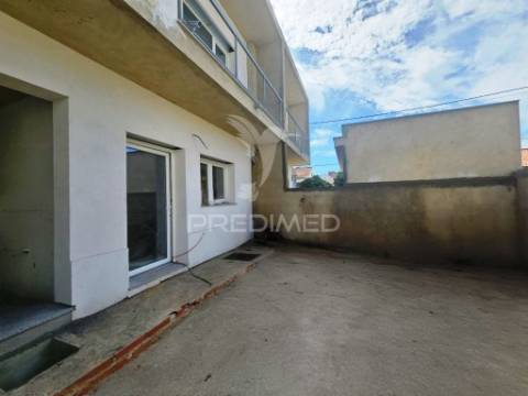 Moradia geminada t3, c/pérgula, na quinta do conde