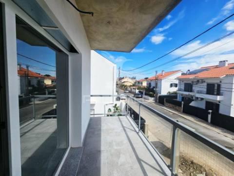 Moradia geminada t3, c/pérgula, na quinta do conde