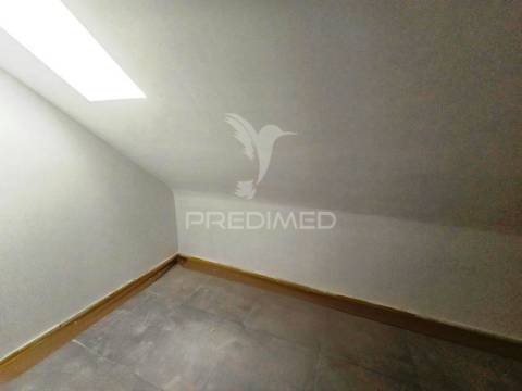 Moradia geminada t3, c/pérgula, na quinta do conde