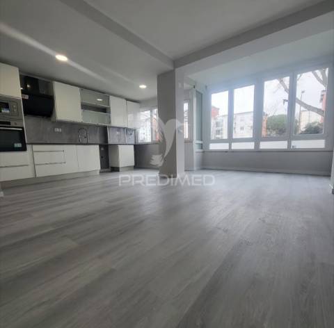 Apartamento t2 em oeiras – com varanda, arrecadação e excelente localização!